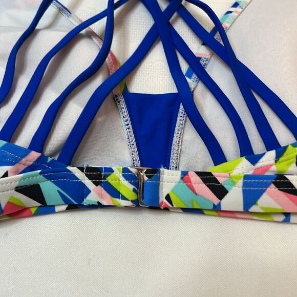 Multi Color Geometric Pattern Gossip Go Swim Bikini Top - NWT - Size XL - Picture 3 of 6